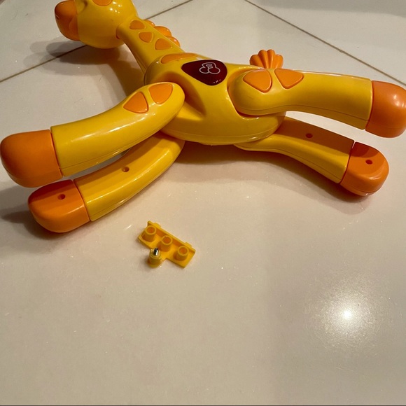 Posable giraffe smart toy - Picture 7 of 7